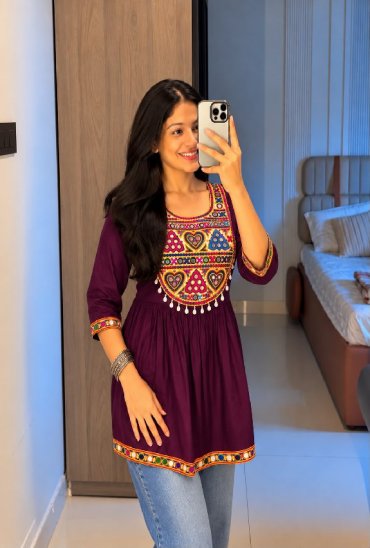 TEXTILEDEAL GAMTHI UTSAV 2.0 WHOLESALE READYMADE HEAVY RAYON NAVRATRI SPECIAL SHORT TOPS FOR WOMEN ONLINE