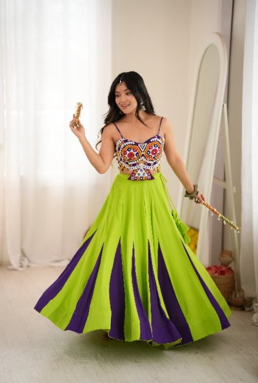 SP SERIES D.NO SP-99 WHOLESALE HEAVY RAYON BEAUTIFUL NAVRATRI STYLE LEHENGA CHOLI FOR EXPORT