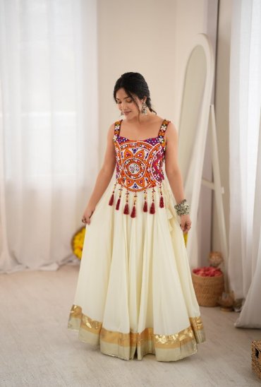 SP SERIES D.NO SP-100 WHOLESALE HEAVY RAYON BEAUTIFUL NAVRATRI STYLE LEHENGA CHOLI FOR EXPORT
