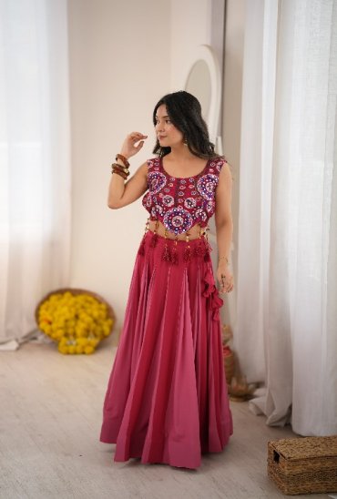 SP SERIES D.NO SP-101 WHOLESALE HEAVY RAYON BEAUTIFUL NAVRATRI STYLE LEHENGA CHOLI FOR EXPORT