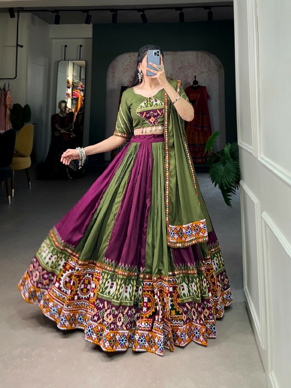 Aawiya 1617 Colour Wholesale Navratri Special Lehengas Choli