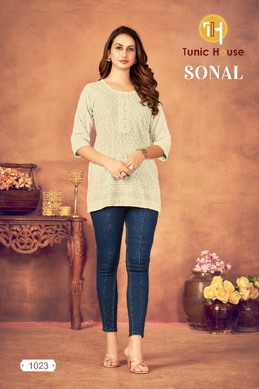 SONAL TUNIC HOUSE CHIKANKARI SHORT TOP COMBO SET