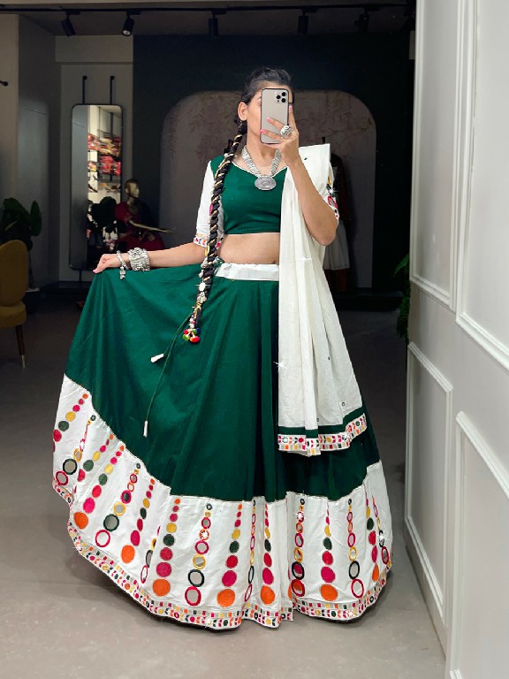 Aawiya 1677 Wholesale Navratri Special Lehenga Choli