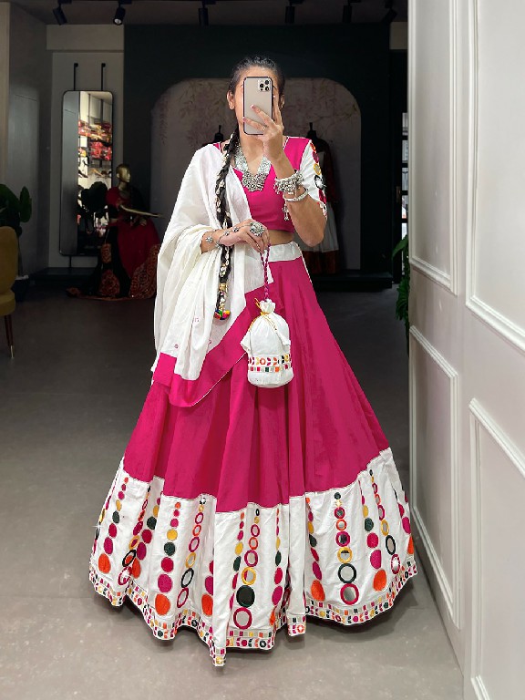 Aawiya 1677 Wholesale Navratri Special Lehenga Choli