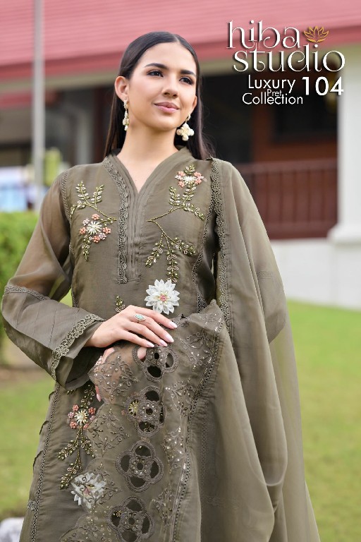 Hiba Studio LPC-104 Wholesale handwork organza shirt with embroidered pallu on dupatta paired with tonal pants