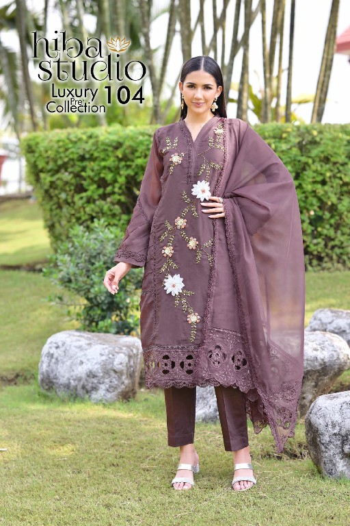 Hiba Studio LPC-104 Wholesale handwork organza shirt with embroidered pallu on dupatta paired with tonal pants