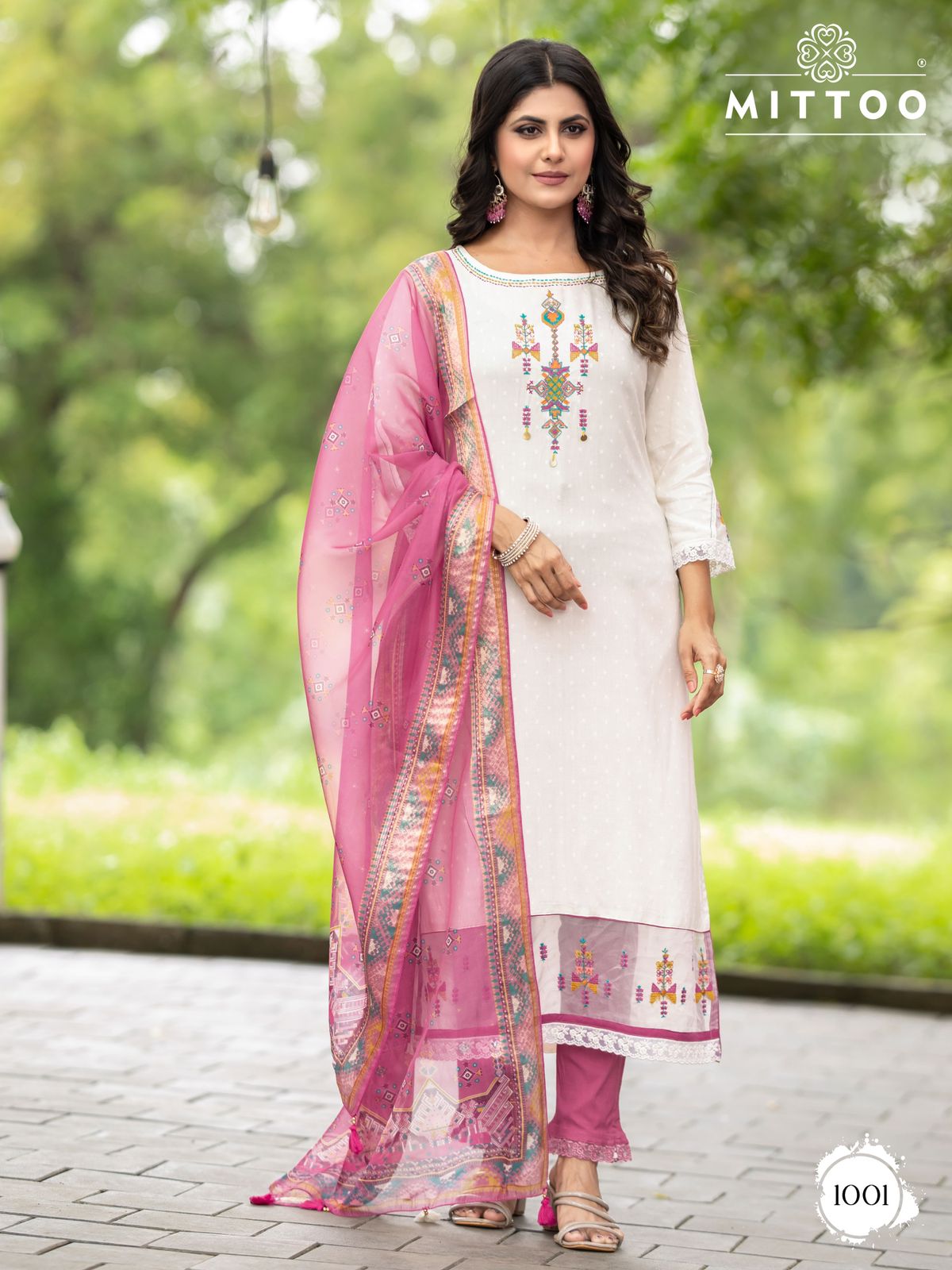 Mittoo Kaaina Wholesale Reyon Weaving Kurti With Pant And Dupatta
