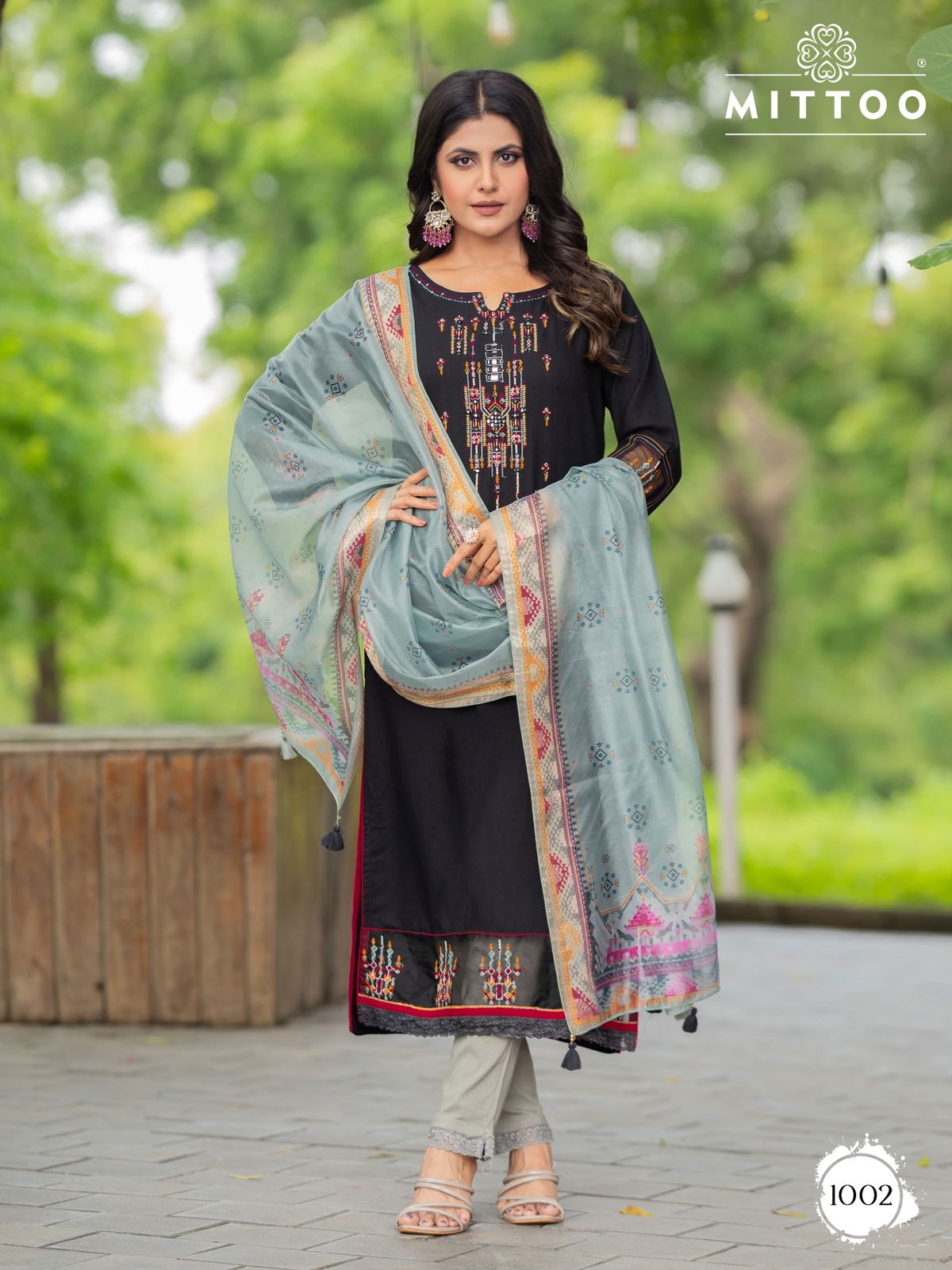 Mittoo Kaaina Wholesale Reyon Weaving Kurti With Pant And Dupatta