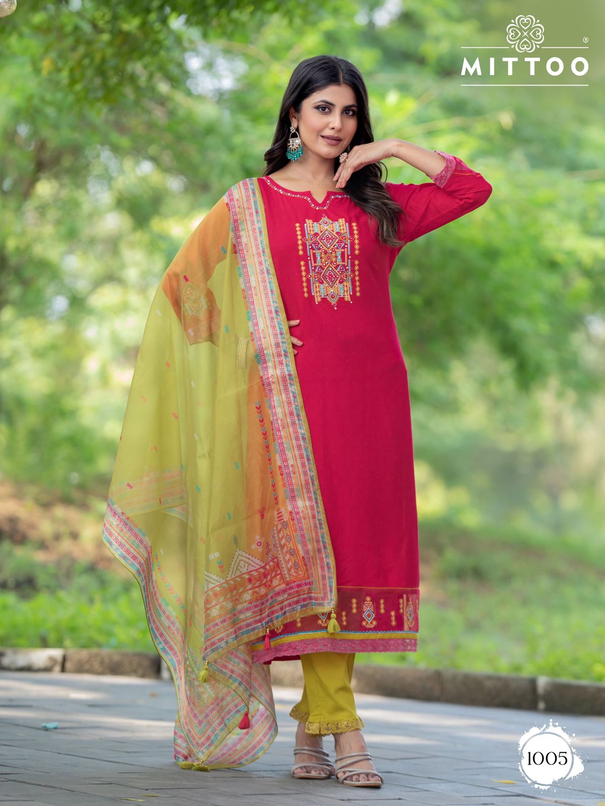 Mittoo Kaaina Wholesale Reyon Weaving Kurti With Pant And Dupatta