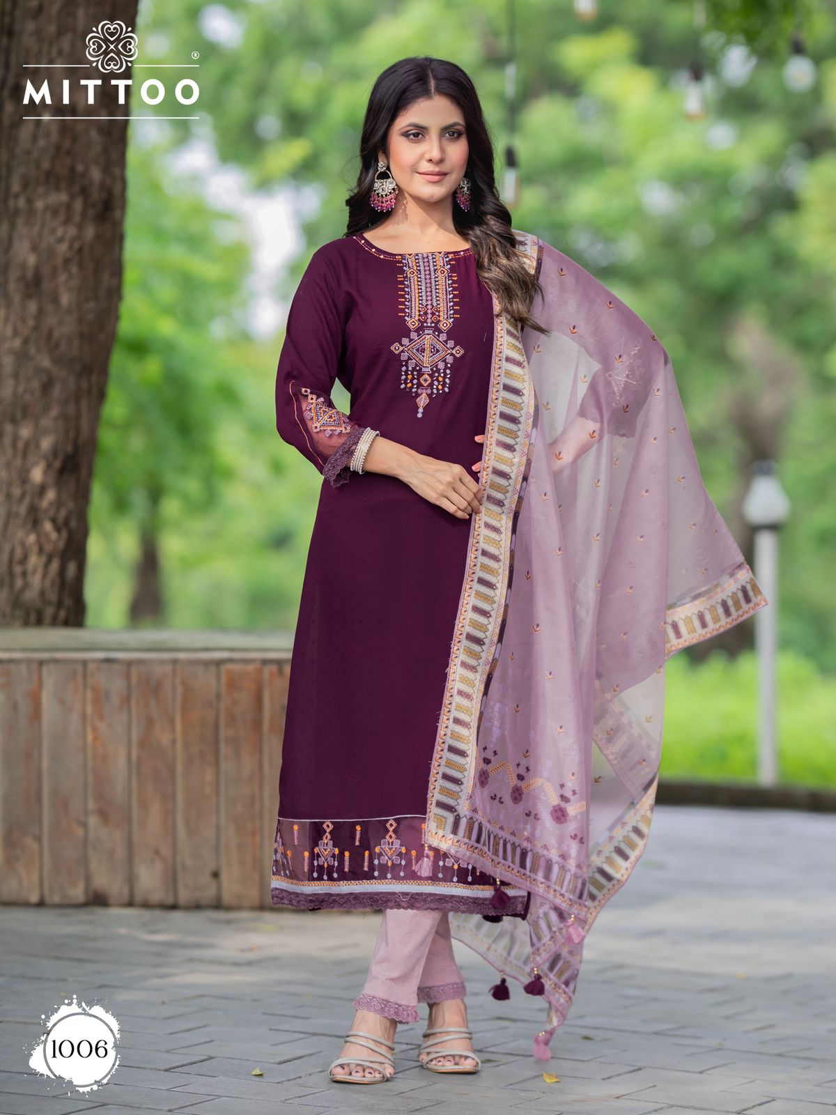 Mittoo Kaaina Wholesale Reyon Weaving Kurti With Pant And Dupatta