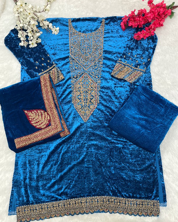 Shraddha Senorita Wholesale Velvet Fabrics Pakistani Style Winter Suits