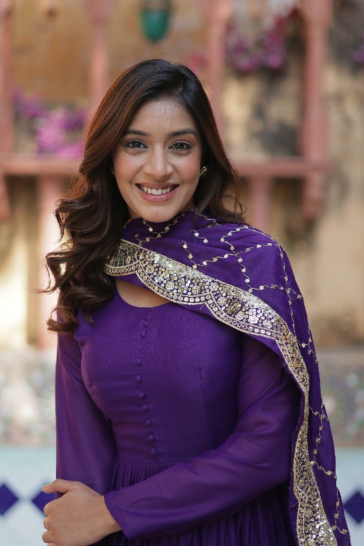 Desirable Women's Fully Flair Gown Made With Star Georgette Fabrics and Designer Embroidered Dupatta