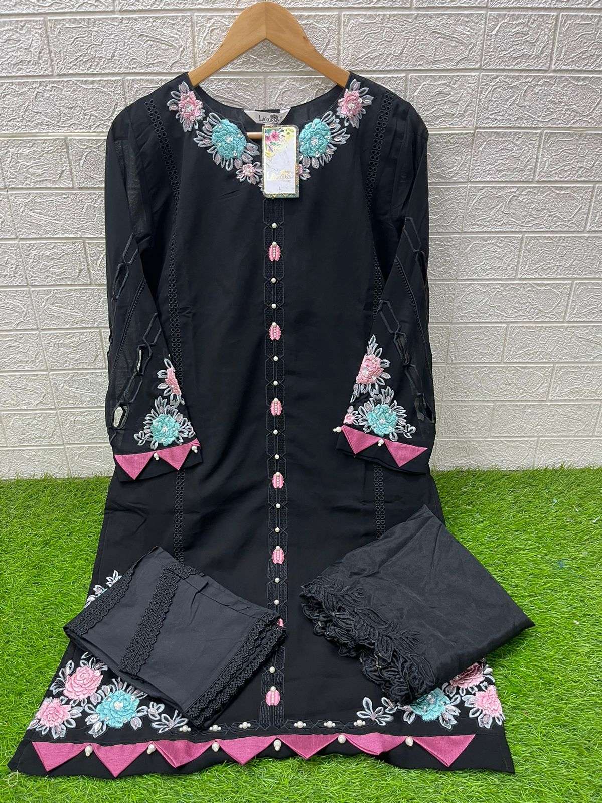 1450 BY LAXURIA READYMADE FOX FASHIONABLE DESIGN PAKISTANI KURTI PANT WITH DUPATTA