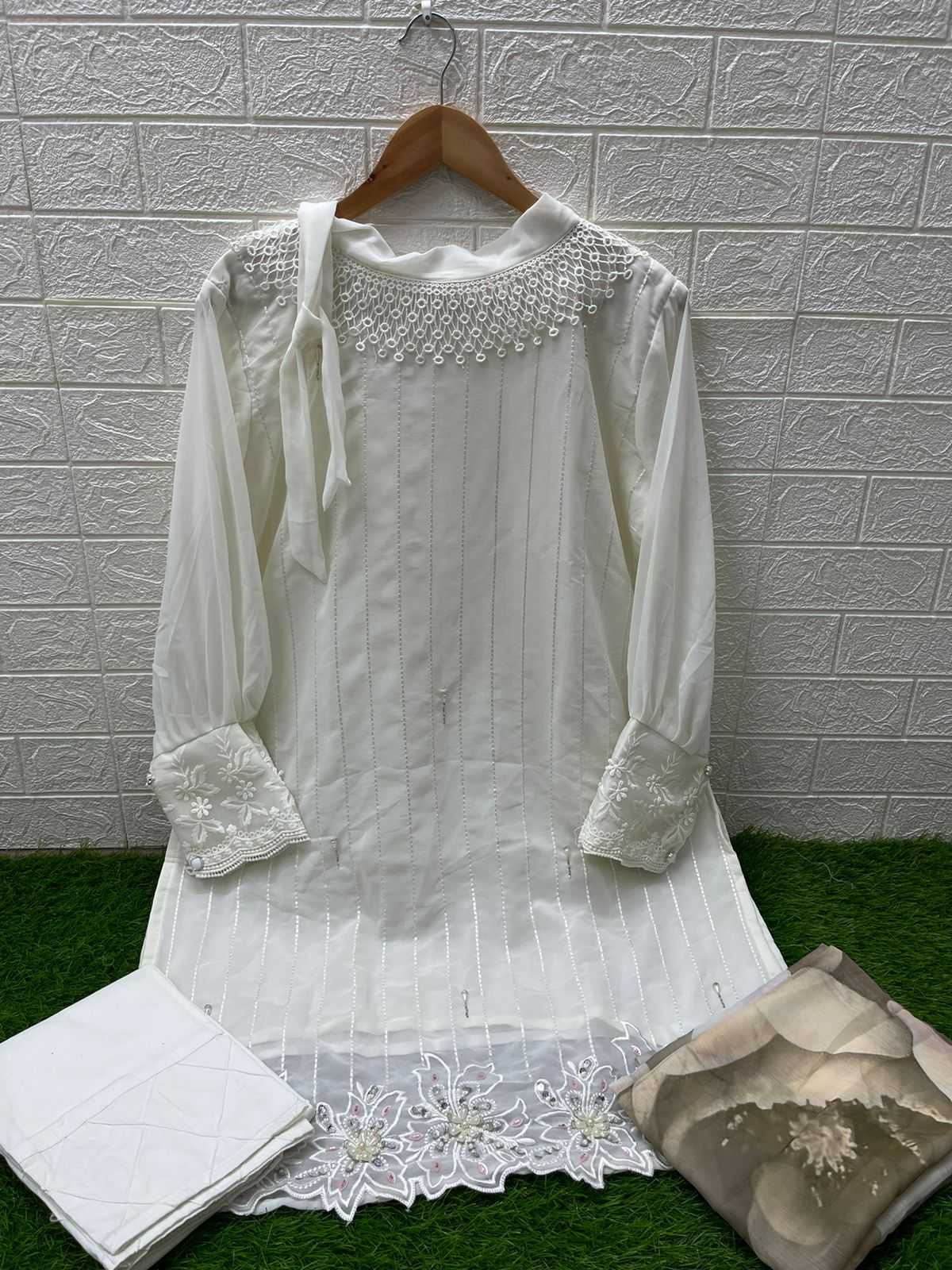 LAXURIA D.NO 1370 READYMADE BRAND NEW PAKISTANI TOP BOTTOM DUPATTA COLLECTION