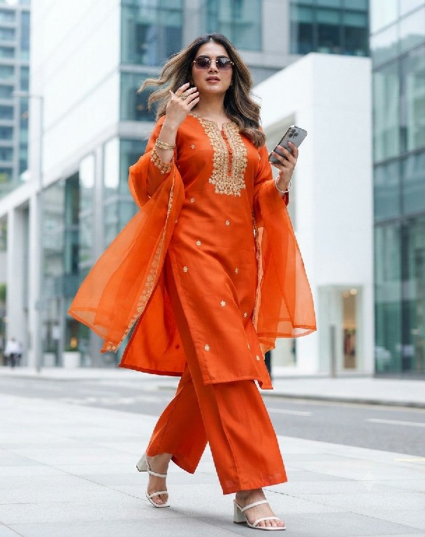 TEXTILEDEAL SUNIDHI WHOLESALE READYMADE HEAVY GLASS VISCOSE SILK EXCLUSIVE STYLE 3 PCS SUITS EXPORTER