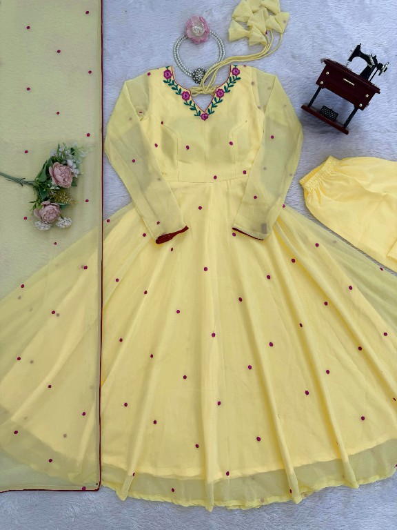 SP SERIES D.NO SP-82 WHOLESALE READYMADE FAUX GEORGETTE FESTIVE WEAR 3 PCS SUITS FOR EXPORT