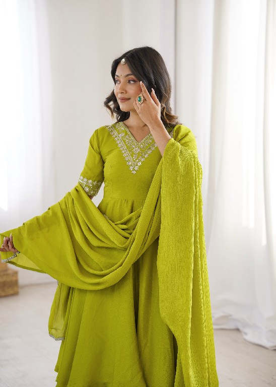 SP SERIES D.NO SP-87 WHOLESALE READYMADE HEAVY CHINON SILK BOUTIQUE STYLE 3 PCS SUITS FOR EXPORT