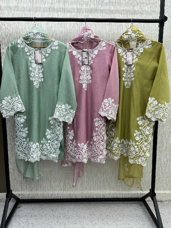 LAXURIA TRENDZ D.NO 1652 WHOLESALE READYMADE MAL CHANDERI DESIGNER 3 PCS SUITS EXPORTER