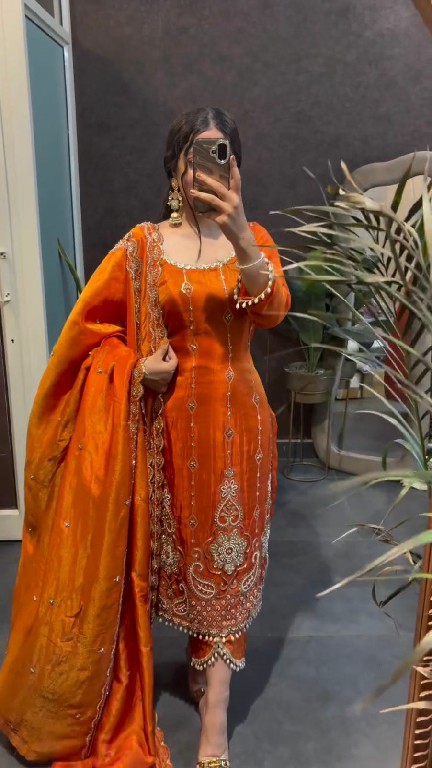 TEXTILEDEAL D.NO 5970 WHOLESALE READYMADE FENDY SILK DESIGNER WEAR 3 PCS SUITS EXPORTER