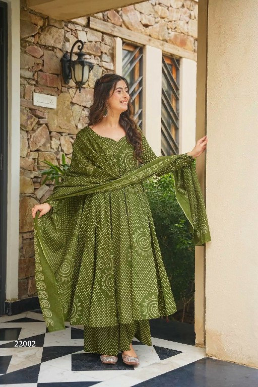 LUCAYA CLORA VOL 22 WHOLESALE READYMADE CAMBRIC COTTON PRINTED FULL FLARED BIG SIZE BEAUTIFUL 3 PCS SUITS EXPORTER