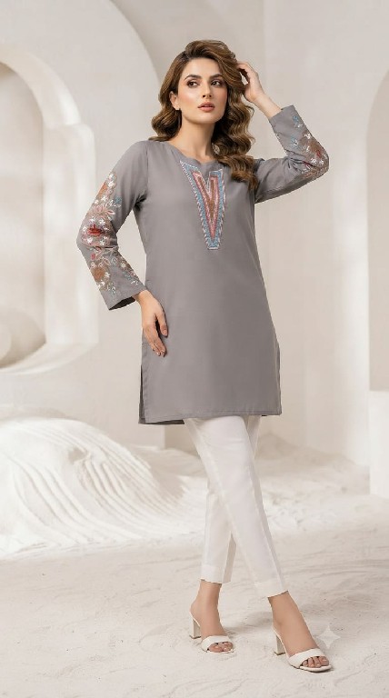 TEXTILEDEAL D.NO 1252 WHOLESALE READYMADE RAYON STYLISH SHORT TOPS FOR EXPORT