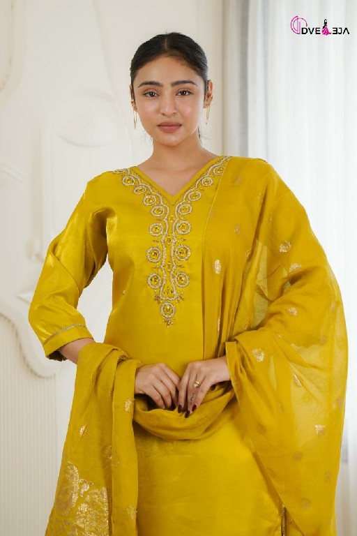 DVEEJA RADHIKA SERIES WHOLESALE READYMADE ROMAN GLASS BIG SIZE HAND WORK 3 PCS COMBO SET SUITS SUPPLIER