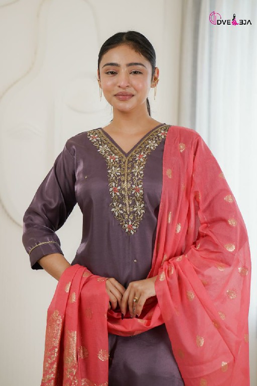 DVEEJA RADHIKA SERIES WHOLESALE READYMADE ROMAN GLASS BIG SIZE HAND WORK 3 PCS COMBO SET SUITS SUPPLIER