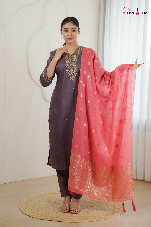 DVEEJA RADHIKA SERIES WHOLESALE READYMADE ROMAN GLASS BIG SIZE HAND WORK 3 PCS COMBO SET SUITS SUPPLIER