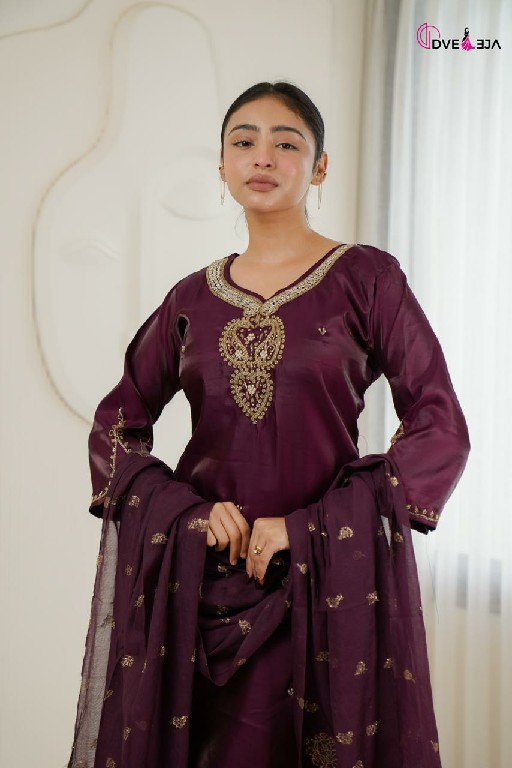DVEEJA RADHIKA SERIES WHOLESALE READYMADE ROMAN GLASS BIG SIZE HAND WORK 3 PCS COMBO SET SUITS SUPPLIER