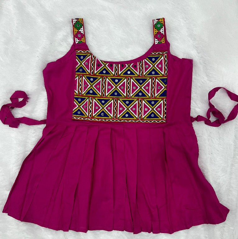 AI FASHION PANKHUDI WHOLESALE READYMADE HEAVY RAYON GAMTHI WORK SLEEVELESS SHORT TOPS FOR EXPORT