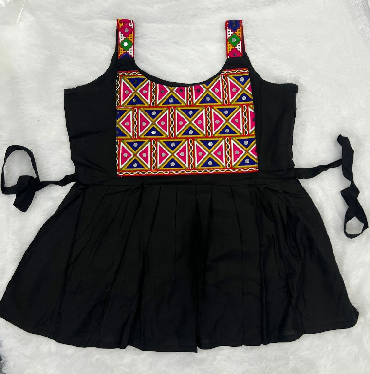 AI FASHION PANKHUDI WHOLESALE READYMADE HEAVY RAYON GAMTHI WORK SLEEVELESS SHORT TOPS FOR EXPORT