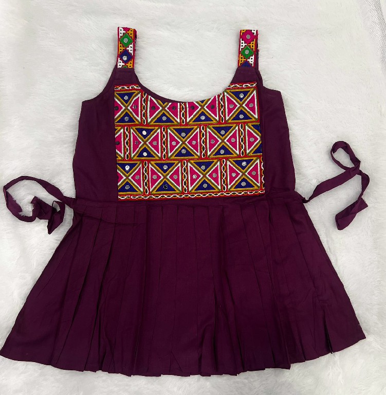 AI FASHION PANKHUDI WHOLESALE READYMADE HEAVY RAYON GAMTHI WORK SLEEVELESS SHORT TOPS FOR EXPORT