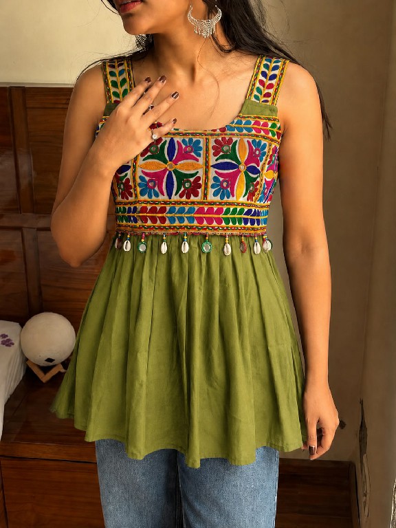 TEXTILEDEAL PREETY WHOLESALE READYMADE HEAVY RAYON FESTIVE WEAR SLEEVELESS SHORT TOPS FOR WOMEN ONLINE