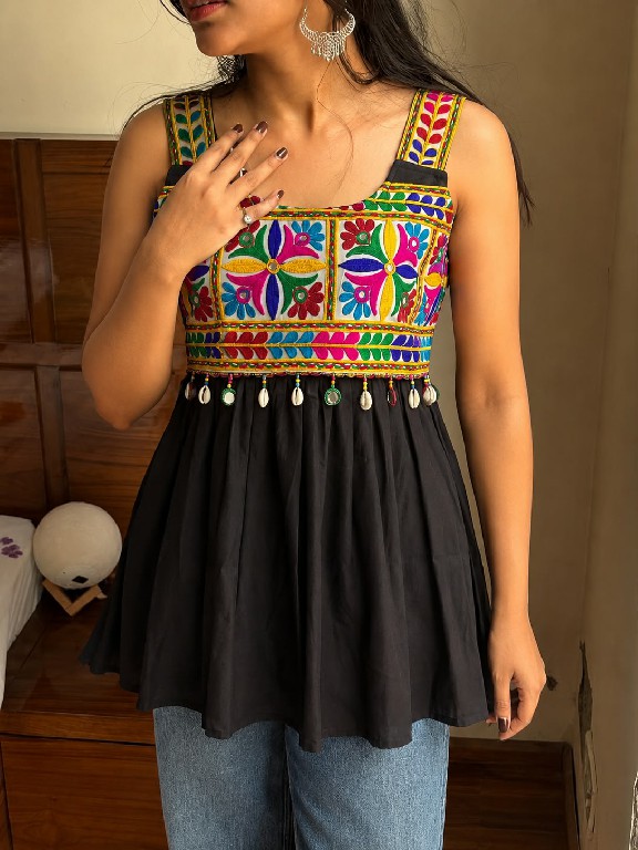 TEXTILEDEAL PREETY WHOLESALE READYMADE HEAVY RAYON FESTIVE WEAR SLEEVELESS SHORT TOPS FOR WOMEN ONLINE