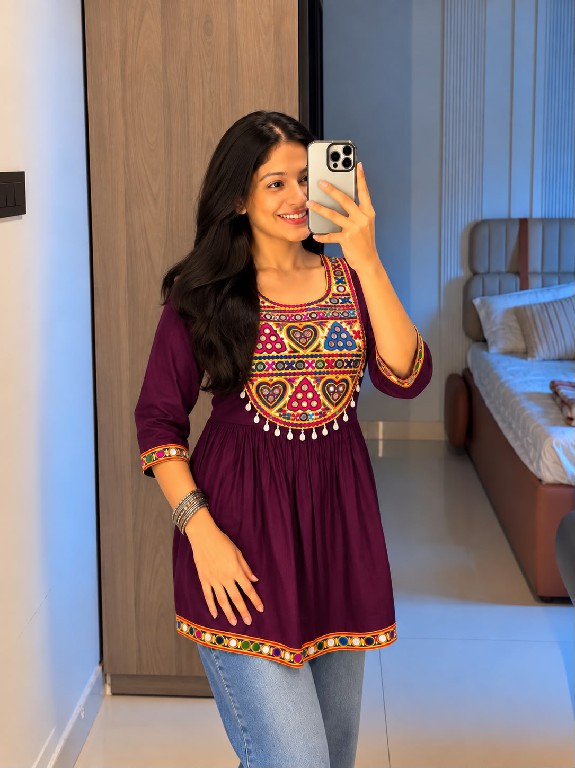 TEXTILEDEAL GAMTHI UTSAV 2.0 WHOLESALE READYMADE HEAVY RAYON NAVRATRI SPECIAL SHORT TOPS FOR WOMEN ONLINE
