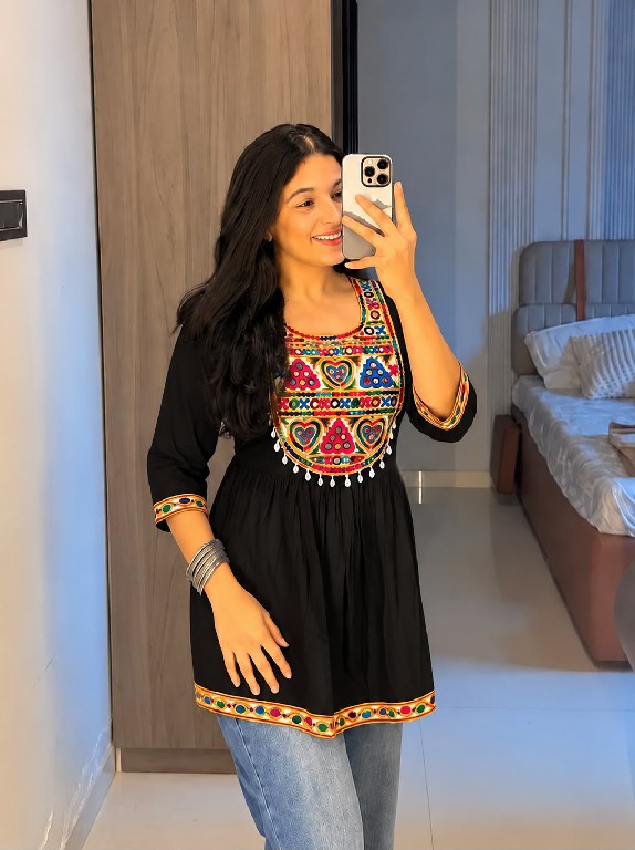 TEXTILEDEAL GAMTHI UTSAV 2.0 WHOLESALE READYMADE HEAVY RAYON NAVRATRI SPECIAL SHORT TOPS FOR WOMEN ONLINE