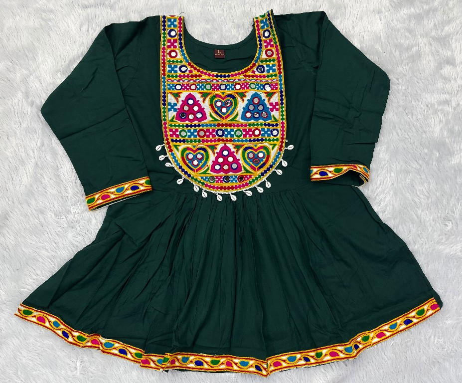 TEXTILEDEAL GAMTHI UTSAV 2.0 WHOLESALE READYMADE HEAVY RAYON NAVRATRI SPECIAL SHORT TOPS FOR WOMEN ONLINE