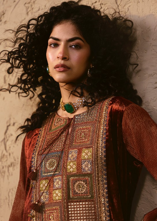 AIQA NOOREN WHOLESALE VISCOSE VELVET WITH FANCY WORK WINTER SPECIAL UNSTITCH SALWAR SUITS SUPPLIER