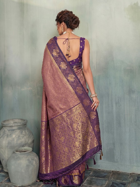 ASTITA MADRAS HANDLOOM WHOLESALE SILK BLEND LUXURIOUS INDIAN SAREES FOR WOMEN EXPORTER