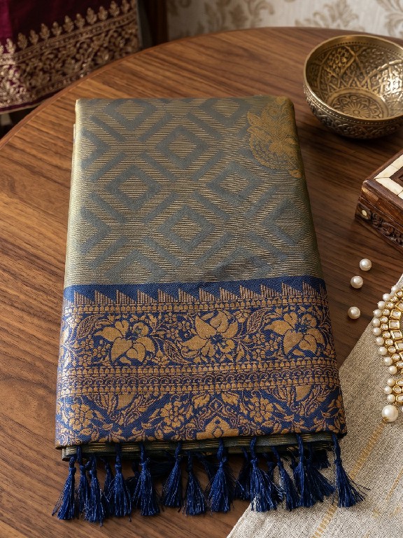 ASTITA MADRAS HANDLOOM WHOLESALE SILK BLEND LUXURIOUS INDIAN SAREES FOR WOMEN EXPORTER