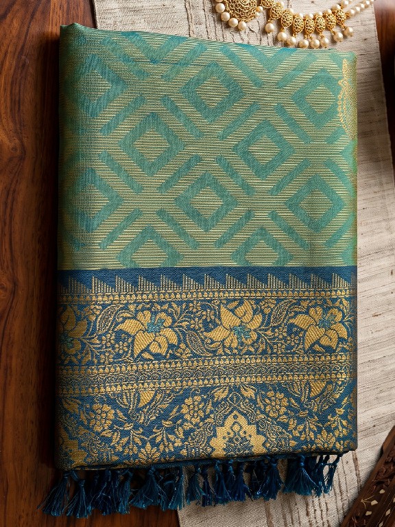 ASTITA MADRAS HANDLOOM WHOLESALE SILK BLEND LUXURIOUS INDIAN SAREES FOR WOMEN EXPORTER