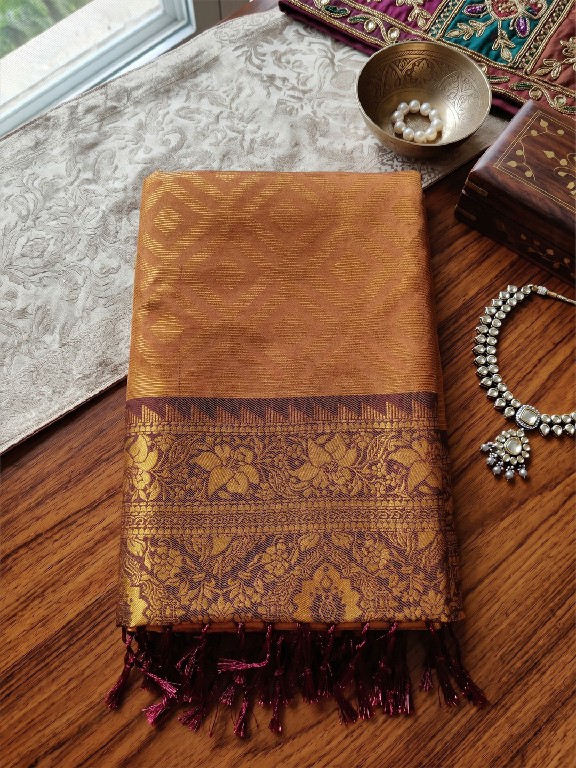 ASTITA MADRAS HANDLOOM WHOLESALE SILK BLEND LUXURIOUS INDIAN SAREES FOR WOMEN EXPORTER