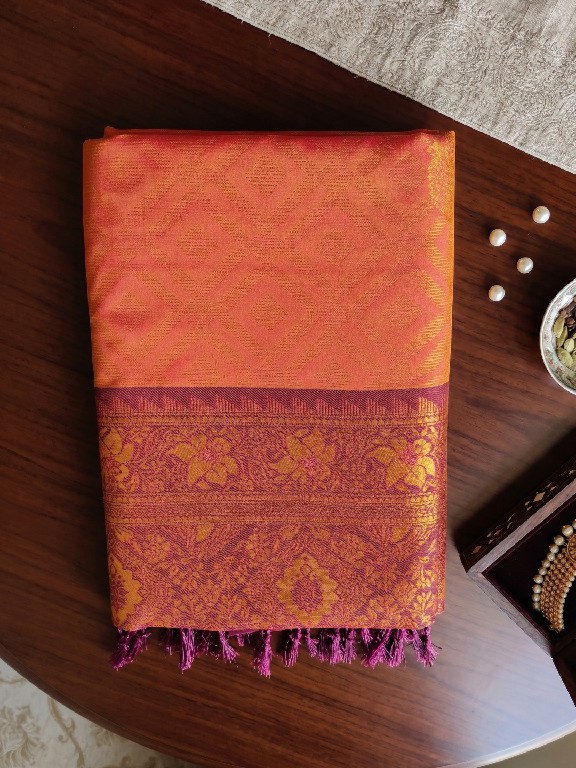 ASTITA MADRAS HANDLOOM WHOLESALE SILK BLEND LUXURIOUS INDIAN SAREES FOR WOMEN EXPORTER