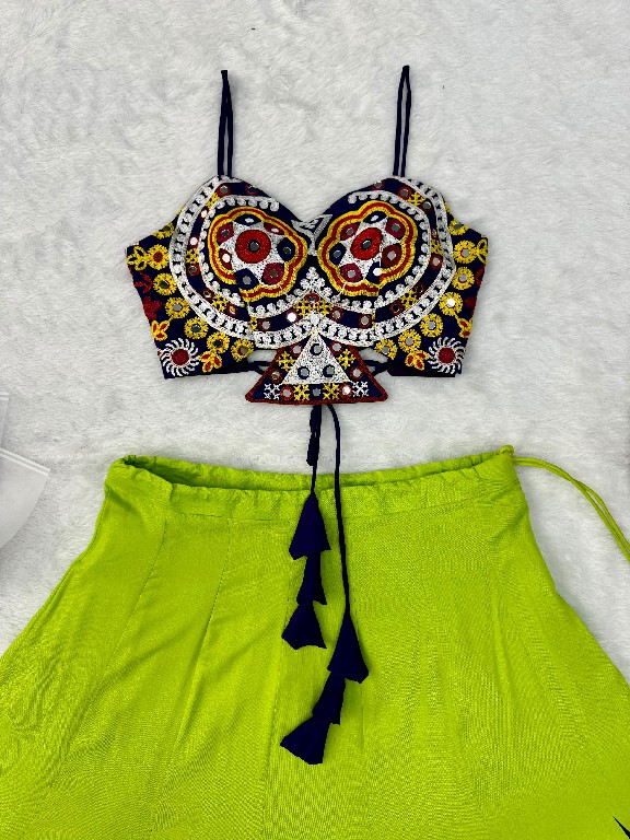 SP SERIES D.NO SP-99 WHOLESALE HEAVY RAYON BEAUTIFUL NAVRATRI STYLE LEHENGA CHOLI FOR EXPORT