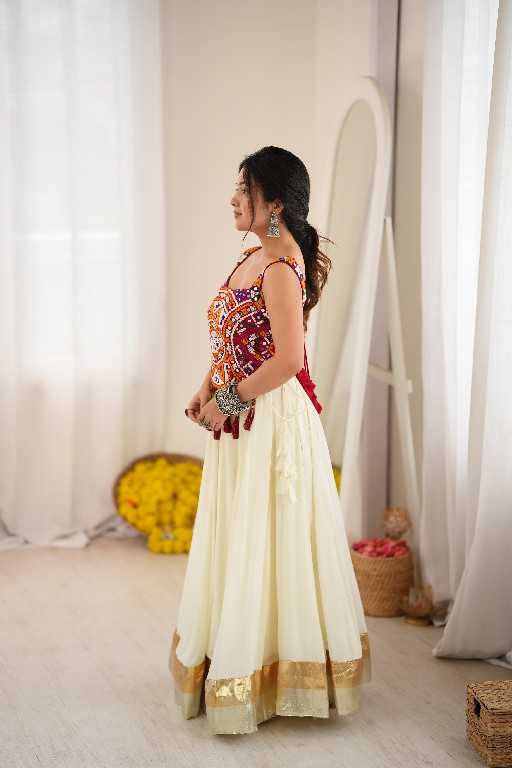 SP SERIES D.NO SP-100 WHOLESALE HEAVY RAYON BEAUTIFUL NAVRATRI STYLE LEHENGA CHOLI FOR EXPORT