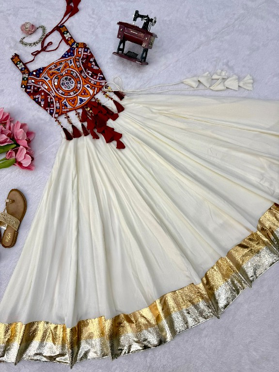 SP SERIES D.NO SP-100 WHOLESALE HEAVY RAYON BEAUTIFUL NAVRATRI STYLE LEHENGA CHOLI FOR EXPORT