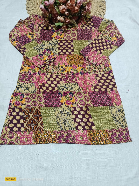VF PRESENT READYMADE COTTON DIGITAL PRINTED UNIQUE SHORT TOPS FOR EXPORT