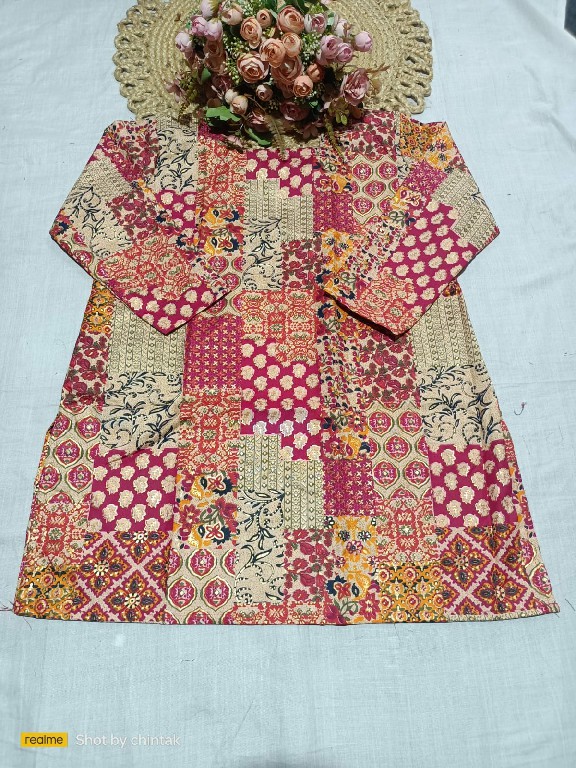 VF PRESENT READYMADE COTTON DIGITAL PRINTED UNIQUE SHORT TOPS FOR EXPORT