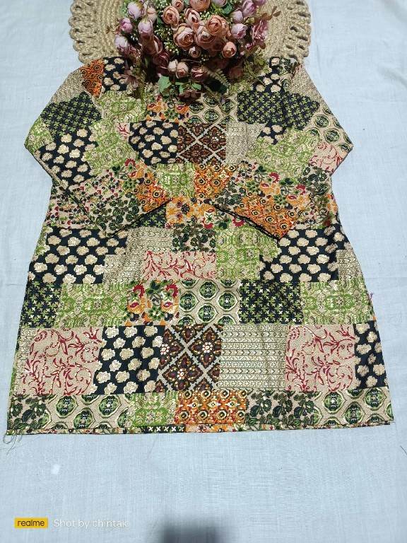 VF PRESENT READYMADE COTTON DIGITAL PRINTED UNIQUE SHORT TOPS FOR EXPORT