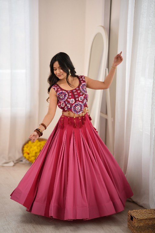 SP SERIES D.NO SP-101 WHOLESALE HEAVY RAYON BEAUTIFUL NAVRATRI STYLE LEHENGA CHOLI FOR EXPORT